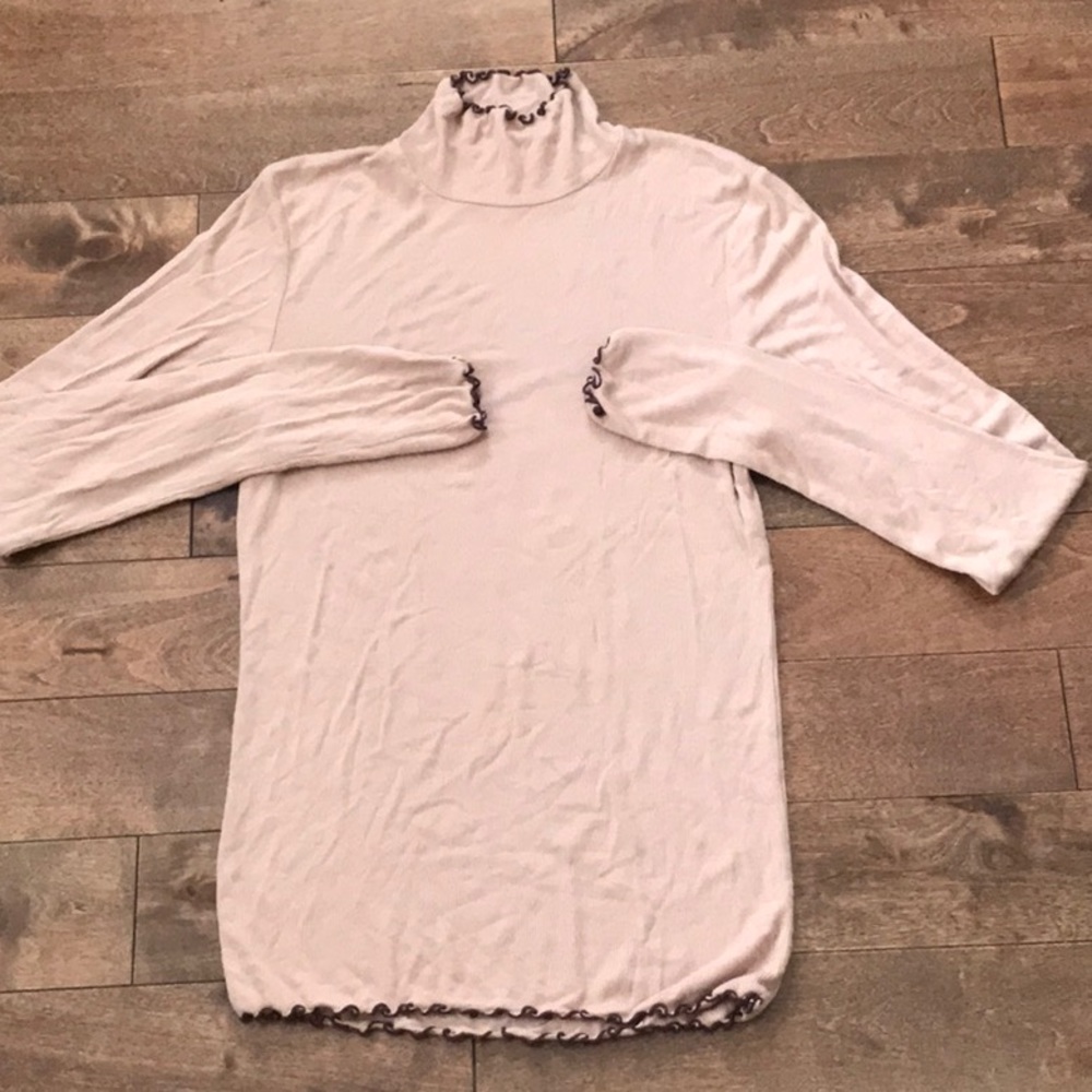 Aritzia Wilfred Carco Turtleneck- Size M- Tan